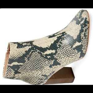 POUR LA VICTOIRE  Rickie Cut Snake Embossed Zip-up Booties, Natural, Women’s 8.5